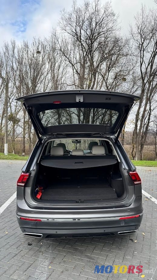 2019' Volkswagen Tiguan photo #5
