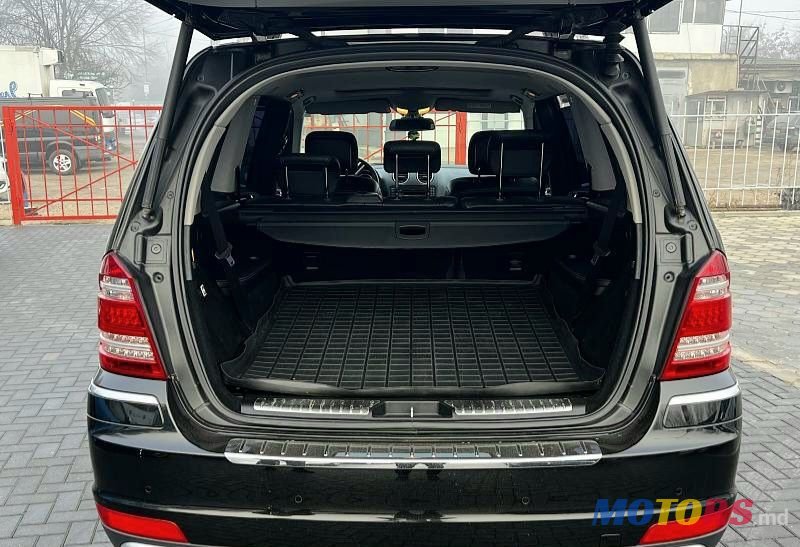 2011' Mercedes-Benz GL-Class photo #5