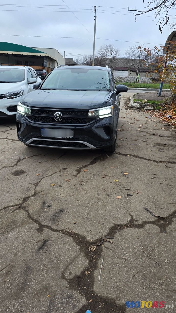 2022' Volkswagen Taos photo #4