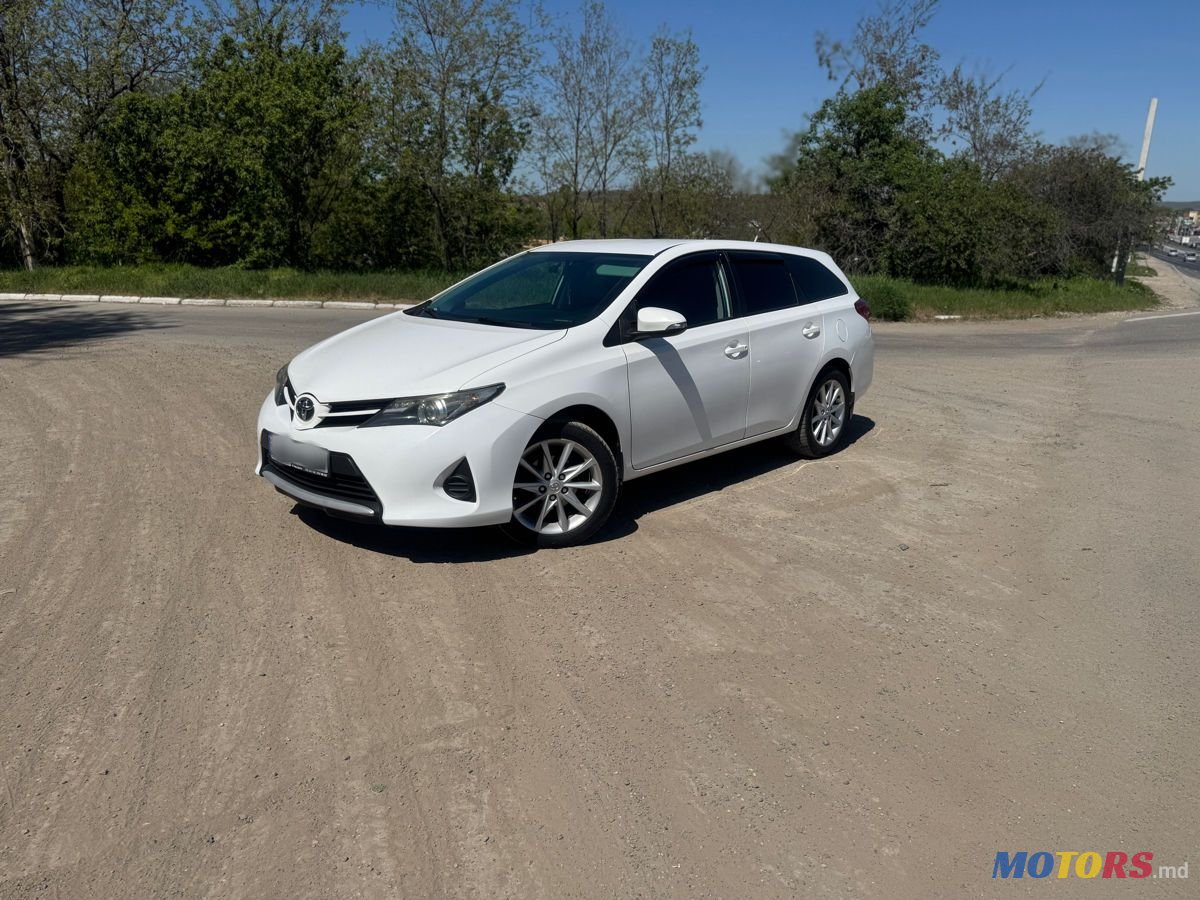 2013' Toyota Auris photo #1