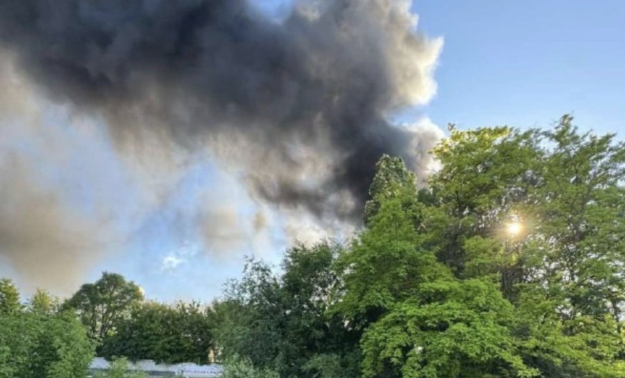 В Кишиневе у пожарного при тушении возгорания у "Кауфлэнда" украли экипировку