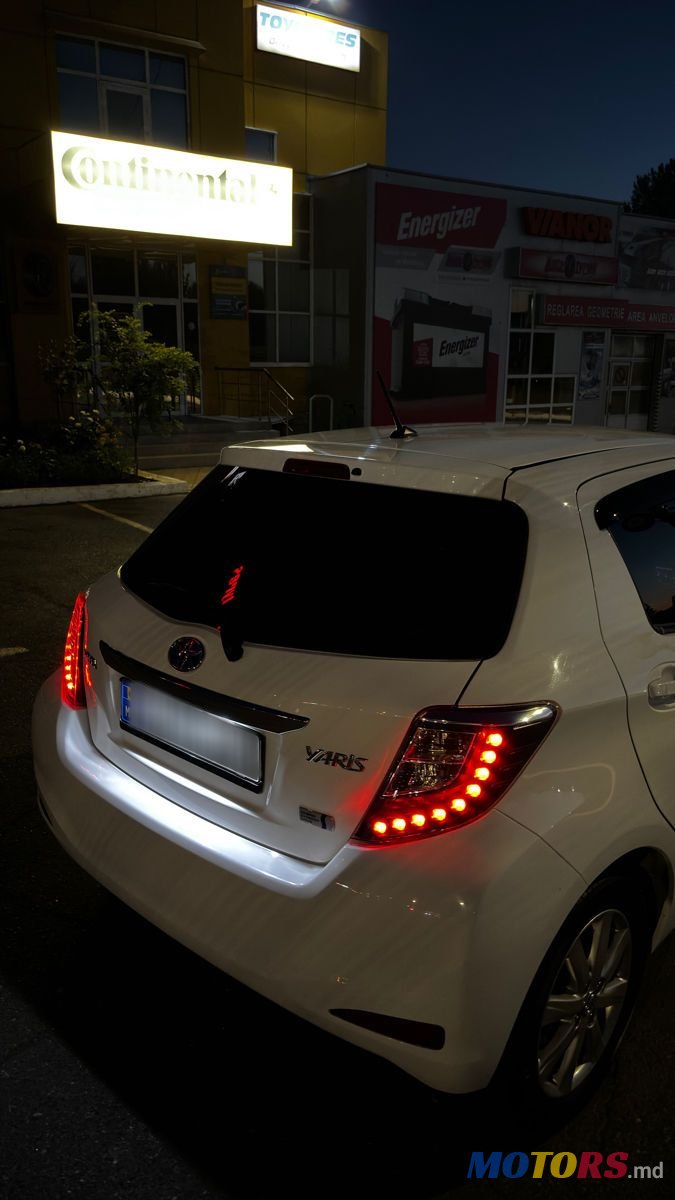 2013' Toyota Yaris photo #2