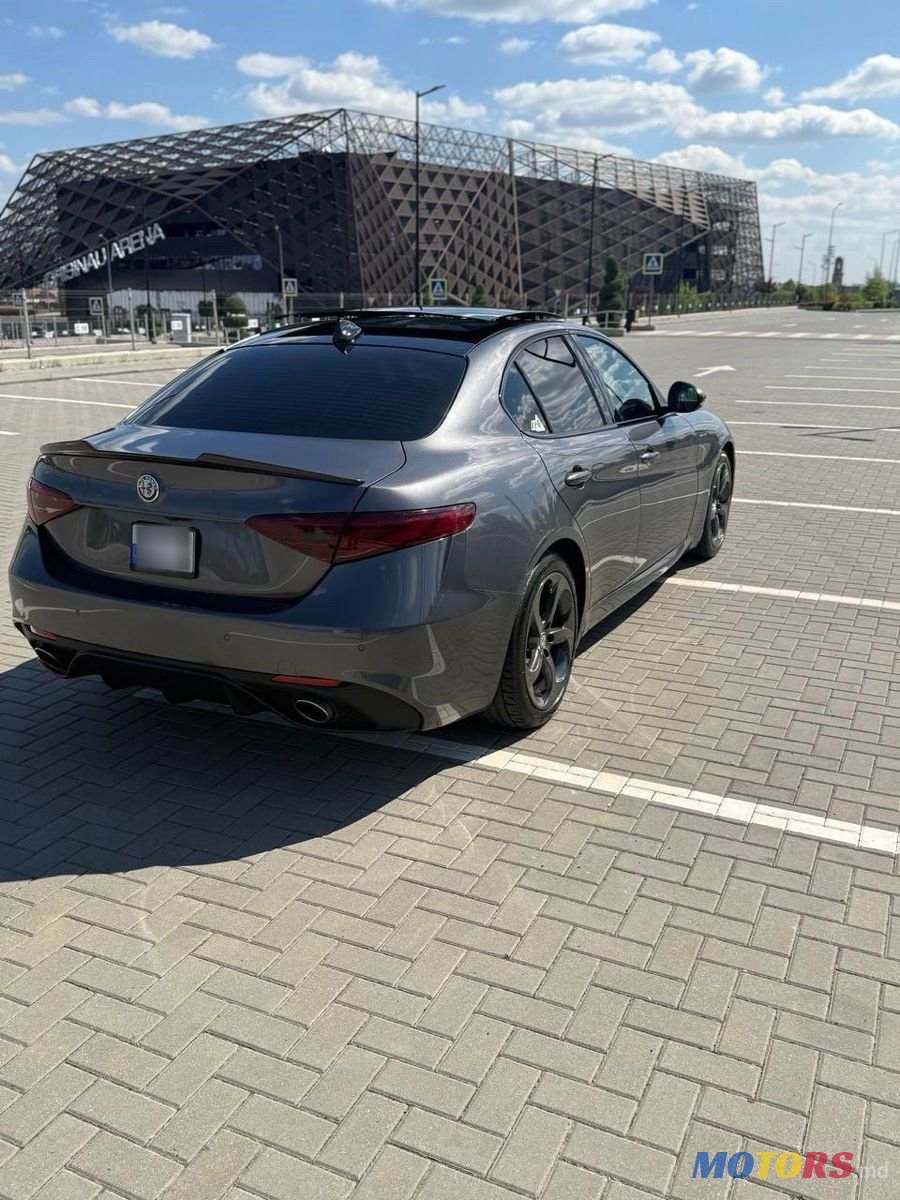 2017' Alfa Romeo Giulia photo #2