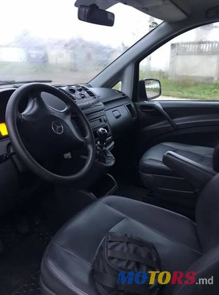 2011' Mercedes-Benz Viano photo #5