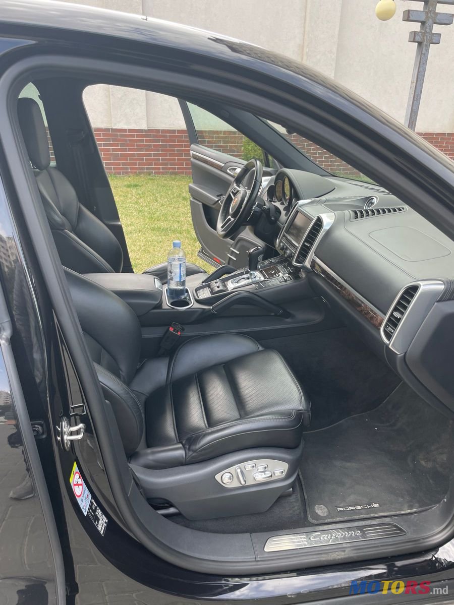 2015' Porsche Cayenne photo #6