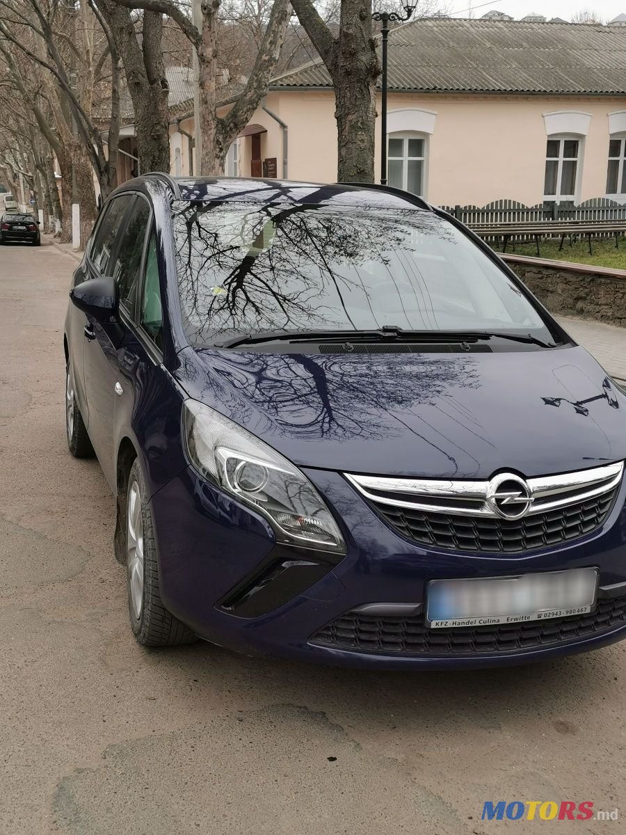 2013' Opel Zafira photo #1
