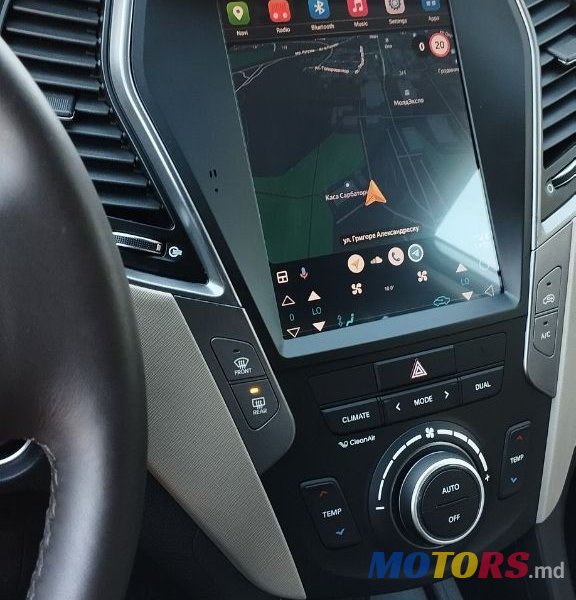 2014' Hyundai Santa Fe photo #3