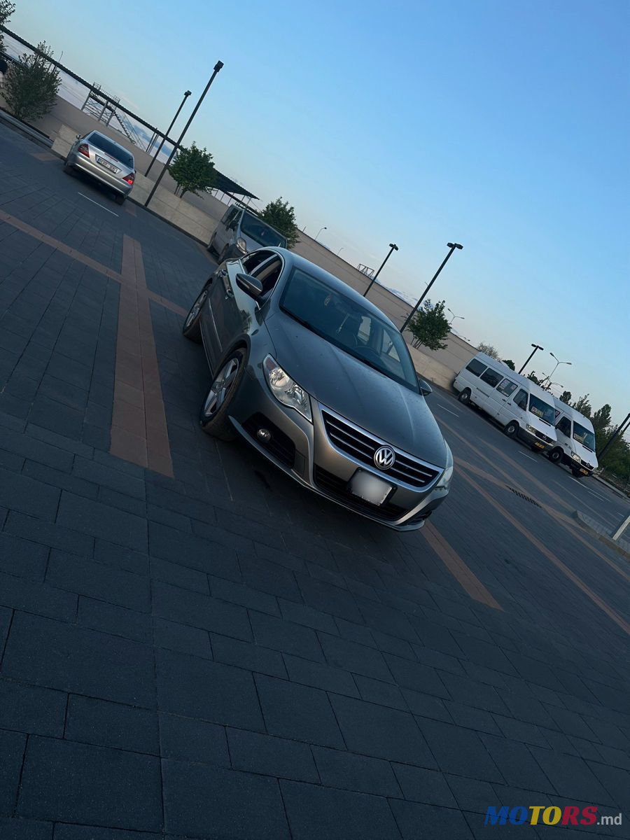 2011' Volkswagen Passat photo #1