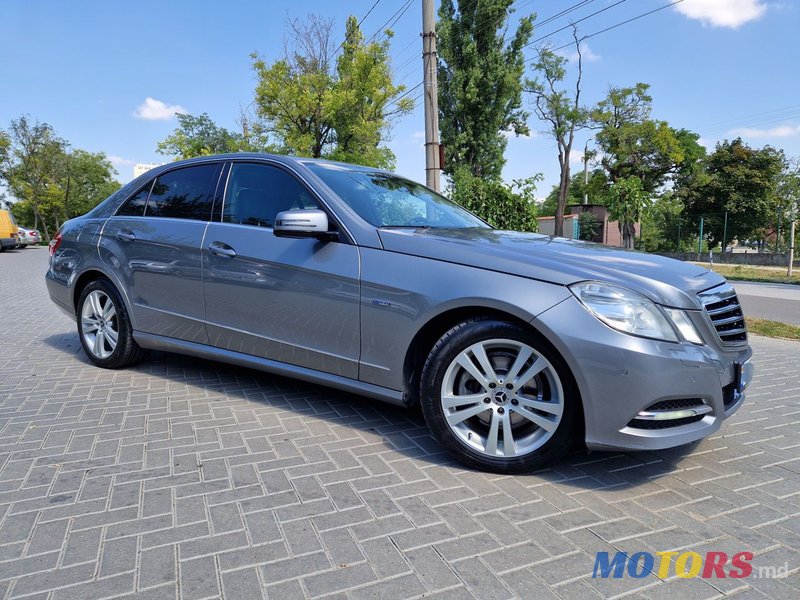 2011' Mercedes-Benz E-Class photo #4