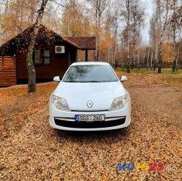 2010' Renault Laguna photo #1