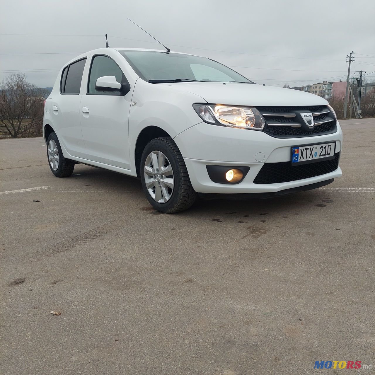 2013' Dacia Sandero photo #2