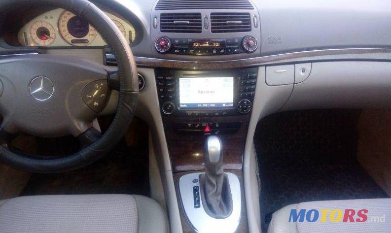 2004' Mercedes-Benz E photo #2