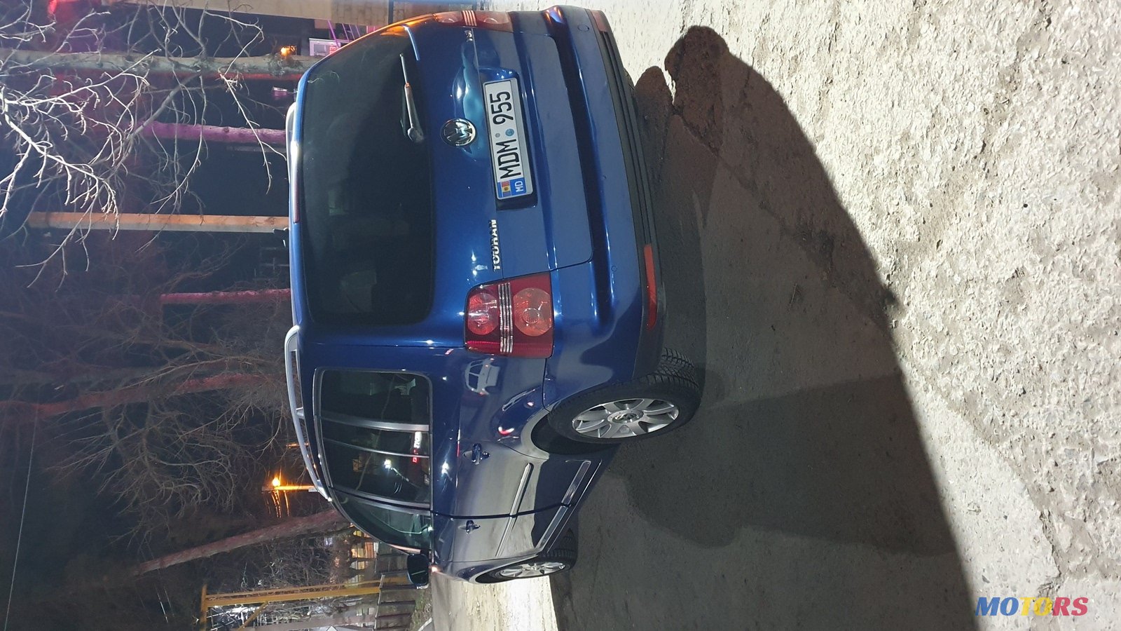 2009' Volkswagen Touran photo #1