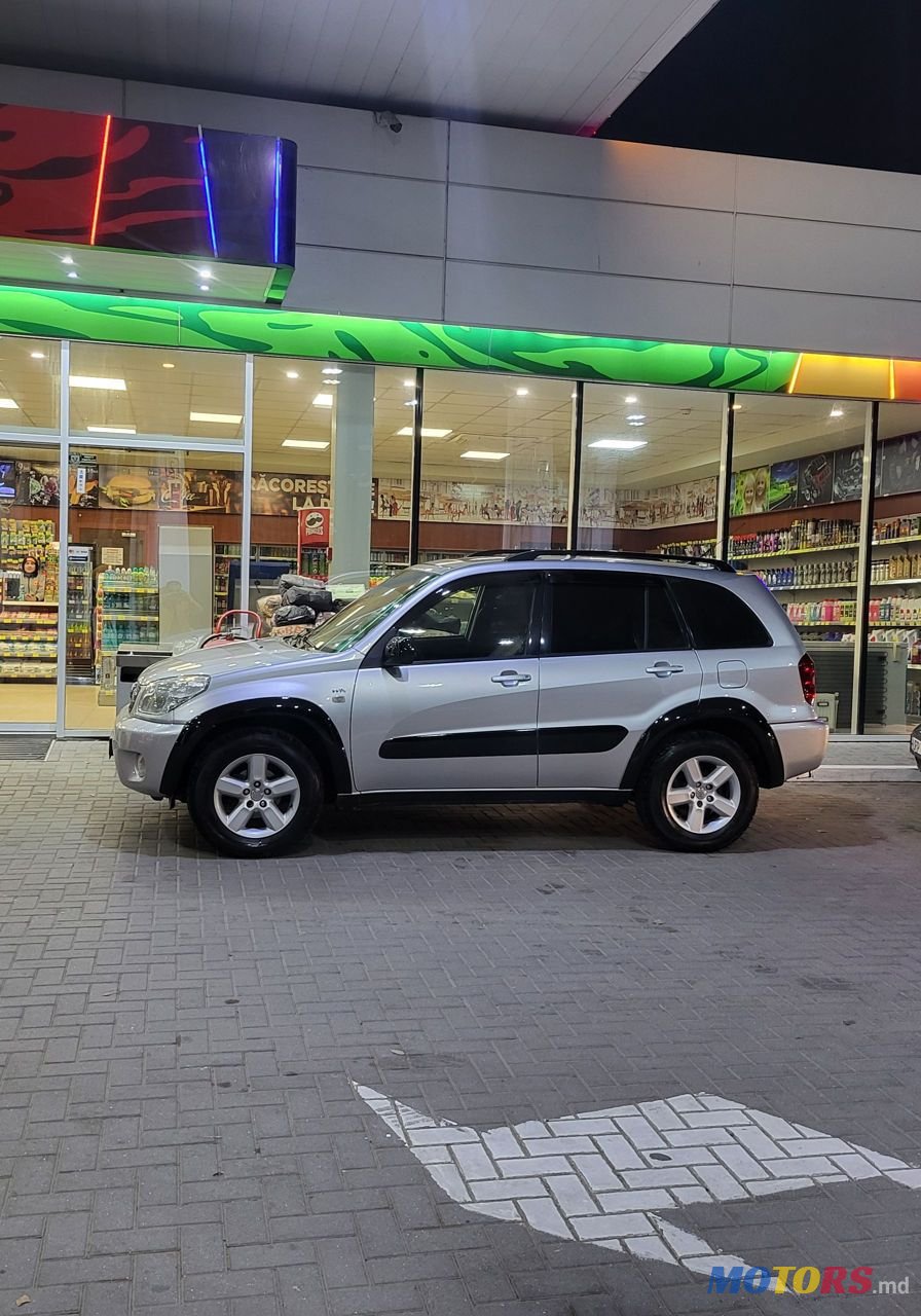 2005' Toyota RAV4 photo #1