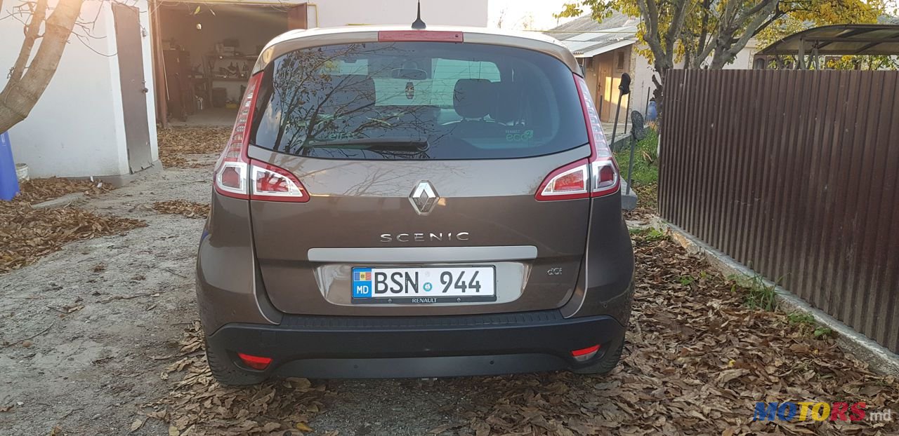 2011' Renault Scenic photo #6