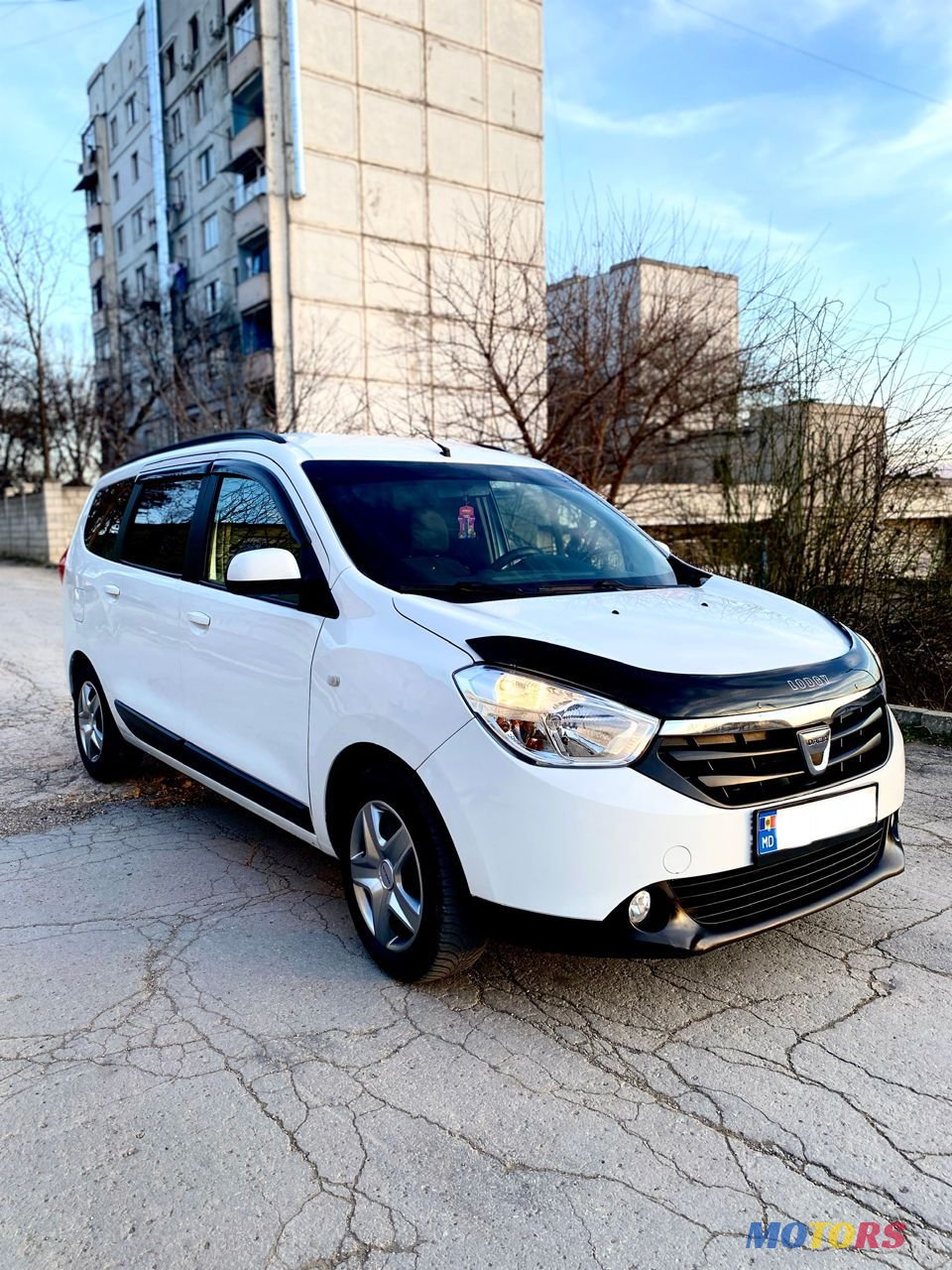2013' Dacia Lodgy photo #1