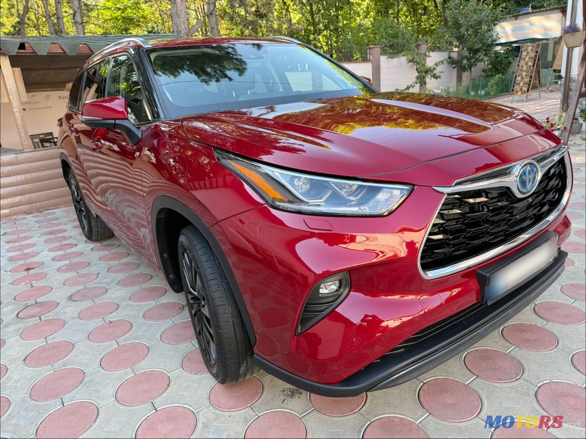 2022' Toyota Highlander photo #2
