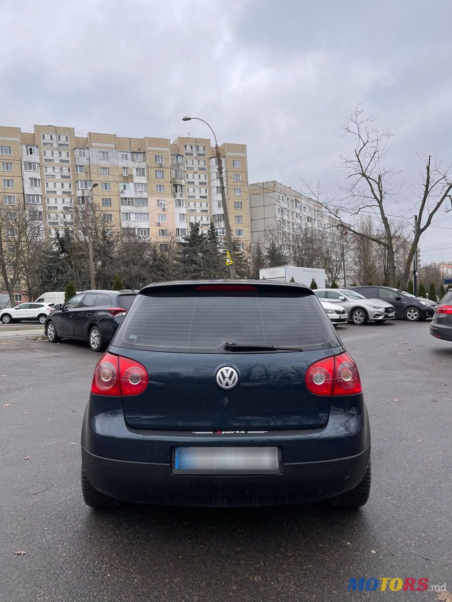 2004' Volkswagen Golf photo #4