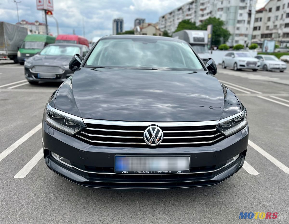 2018' Volkswagen Passat photo #2