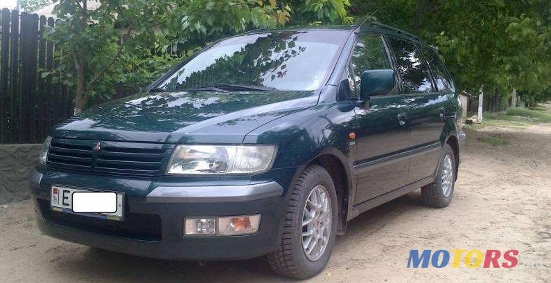 1999' Mitsubishi Space Wagon photo #1
