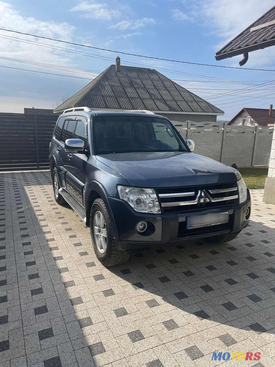 2008' Mitsubishi Pajero photo #1