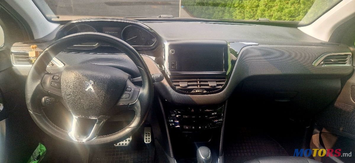 2015' Peugeot 208 photo #6