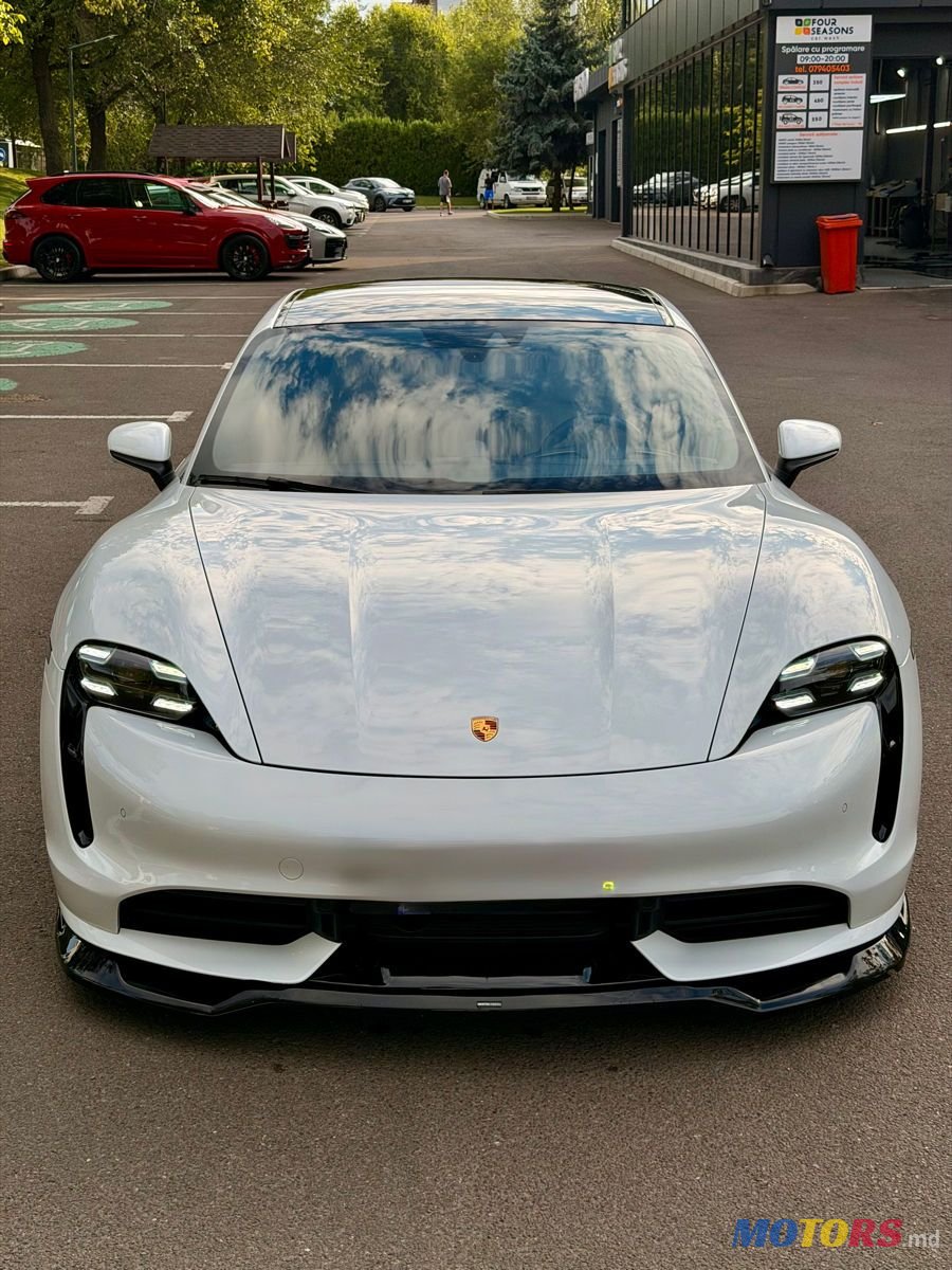 2020' Porsche Taycan photo #4
