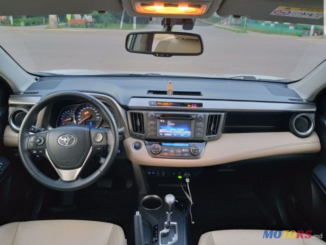 2014' Toyota RAV4 photo #4