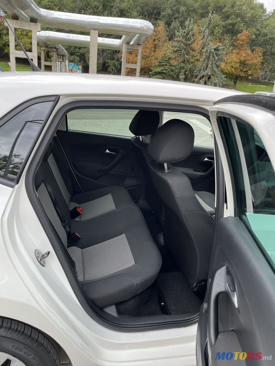 2014' Volkswagen Polo photo #5