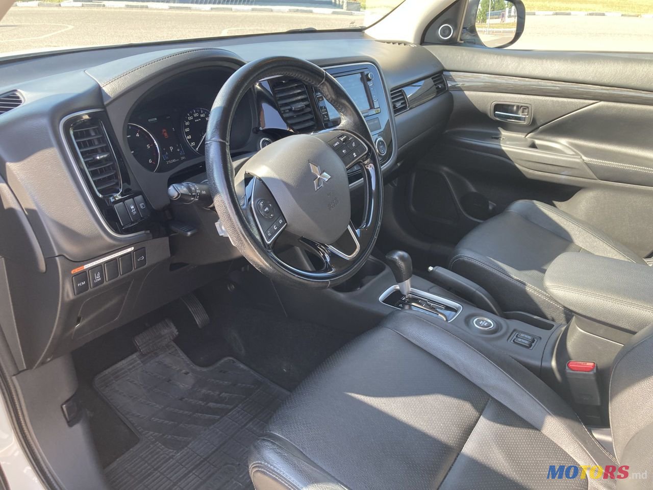 2016' Mitsubishi Outlander photo #6