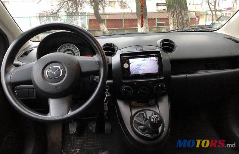 2009' Mazda 2 photo #2