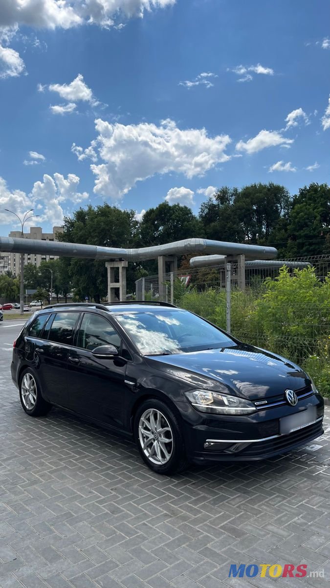 2019' Volkswagen Golf photo #1