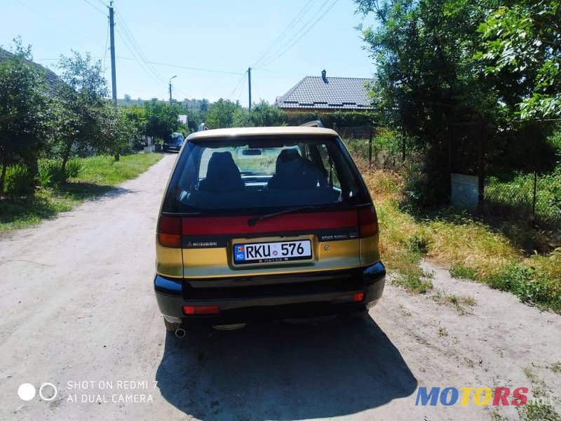 1997' Mitsubishi Space Runner photo #3