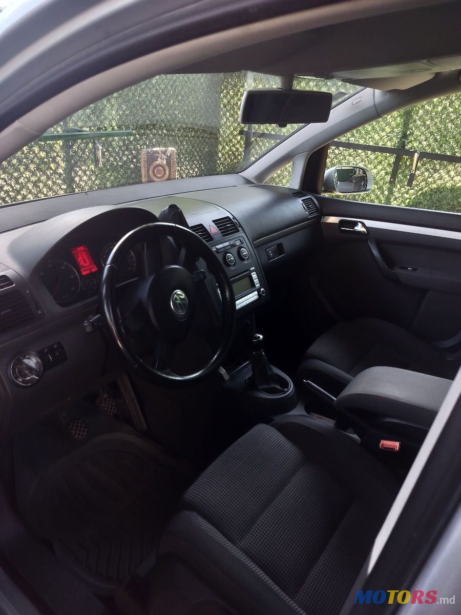 2006' Volkswagen Touran photo #5