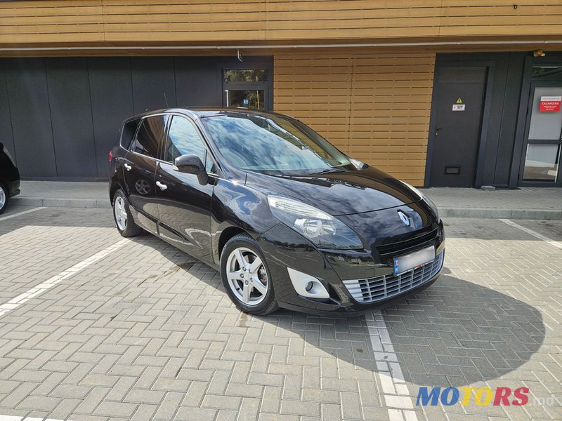 2010' Renault Grand Scenic photo #1