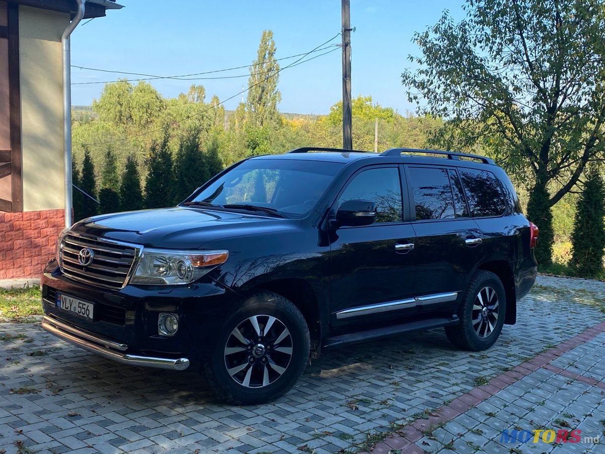 2012' Toyota Land Cruiser photo #2