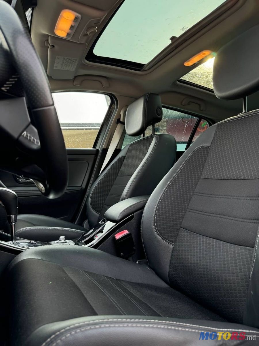 2014' Renault Megane photo #2