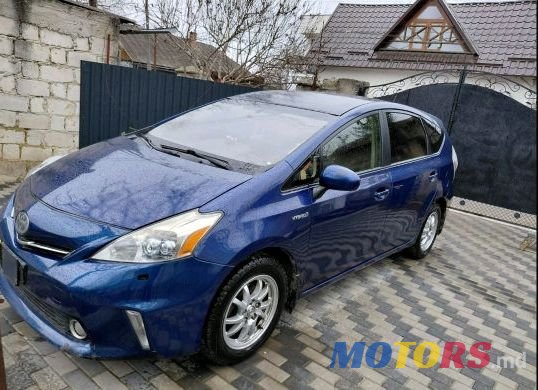 2012' Toyota Prius v photo #1