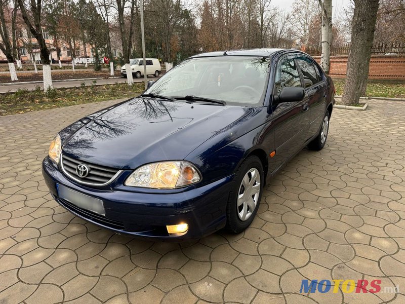 2001' Toyota Avensis photo #2