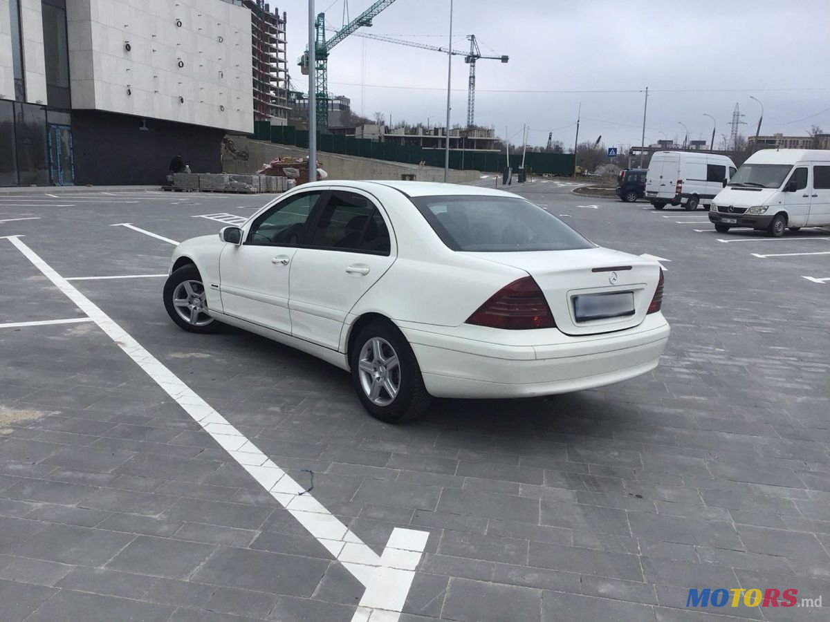 2004' Mercedes-Benz C-Class photo #2
