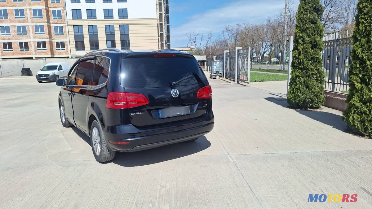 2010' Volkswagen Sharan photo #3