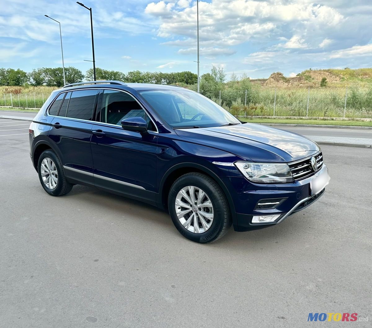 2019' Volkswagen Tiguan photo #3