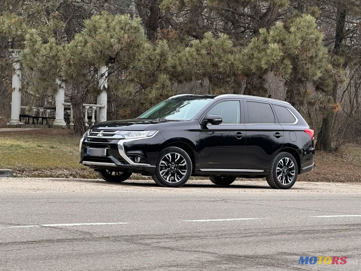 2016' Mitsubishi Outlander photo #4