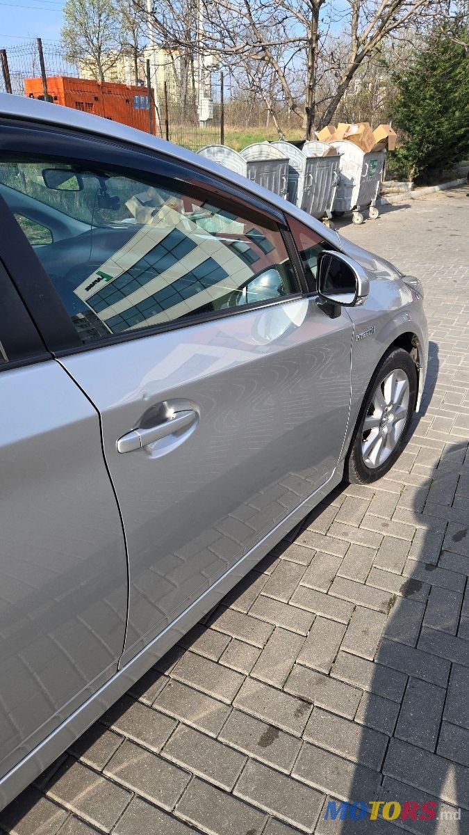 2010' Toyota Prius photo #5