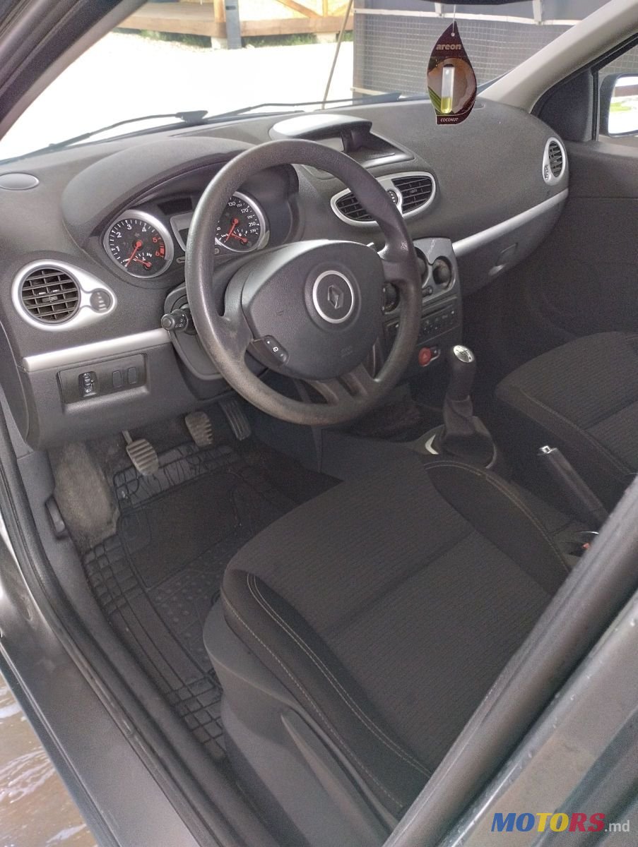 2012' Renault Clio photo #5