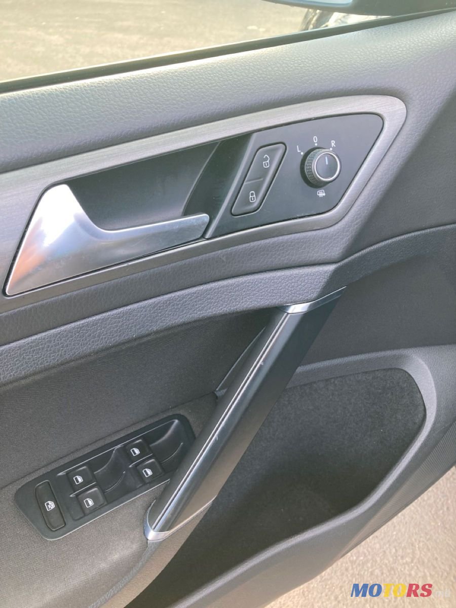 2012' Volkswagen Golf photo #5