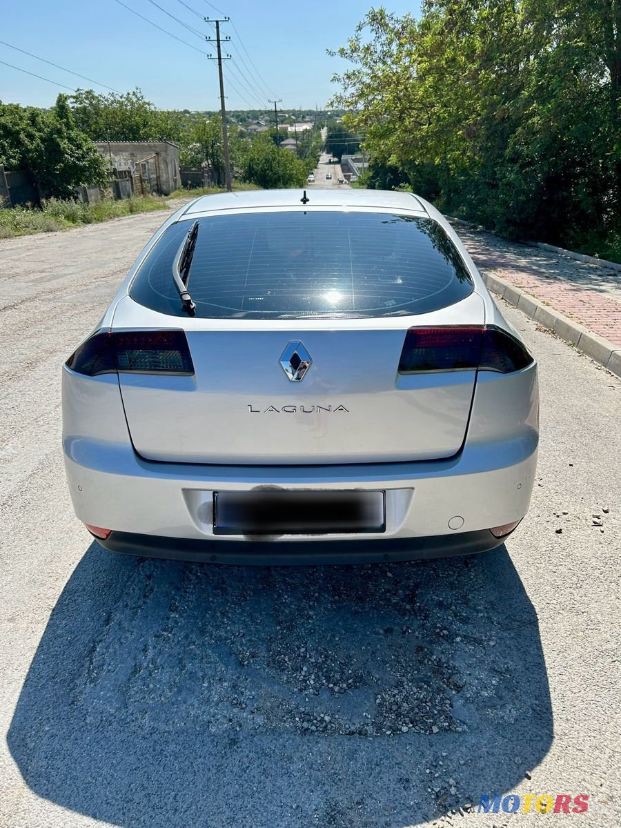 2010' Renault Laguna photo #5
