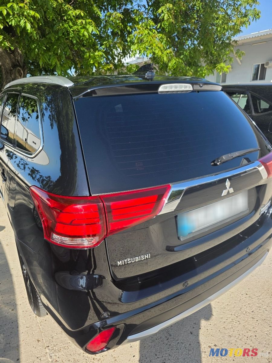 2015' Mitsubishi Outlander photo #4