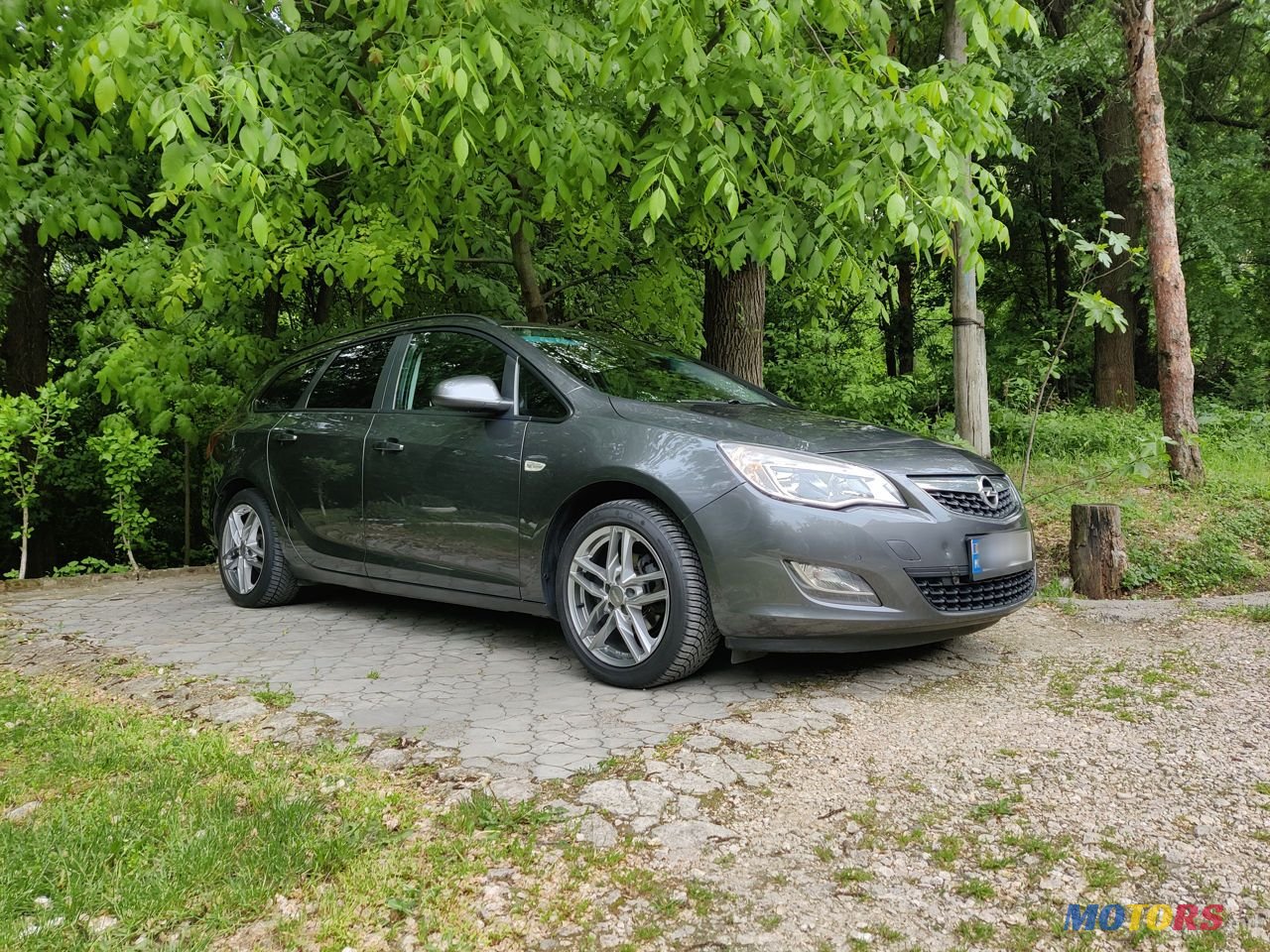 2010' Opel Astra photo #2