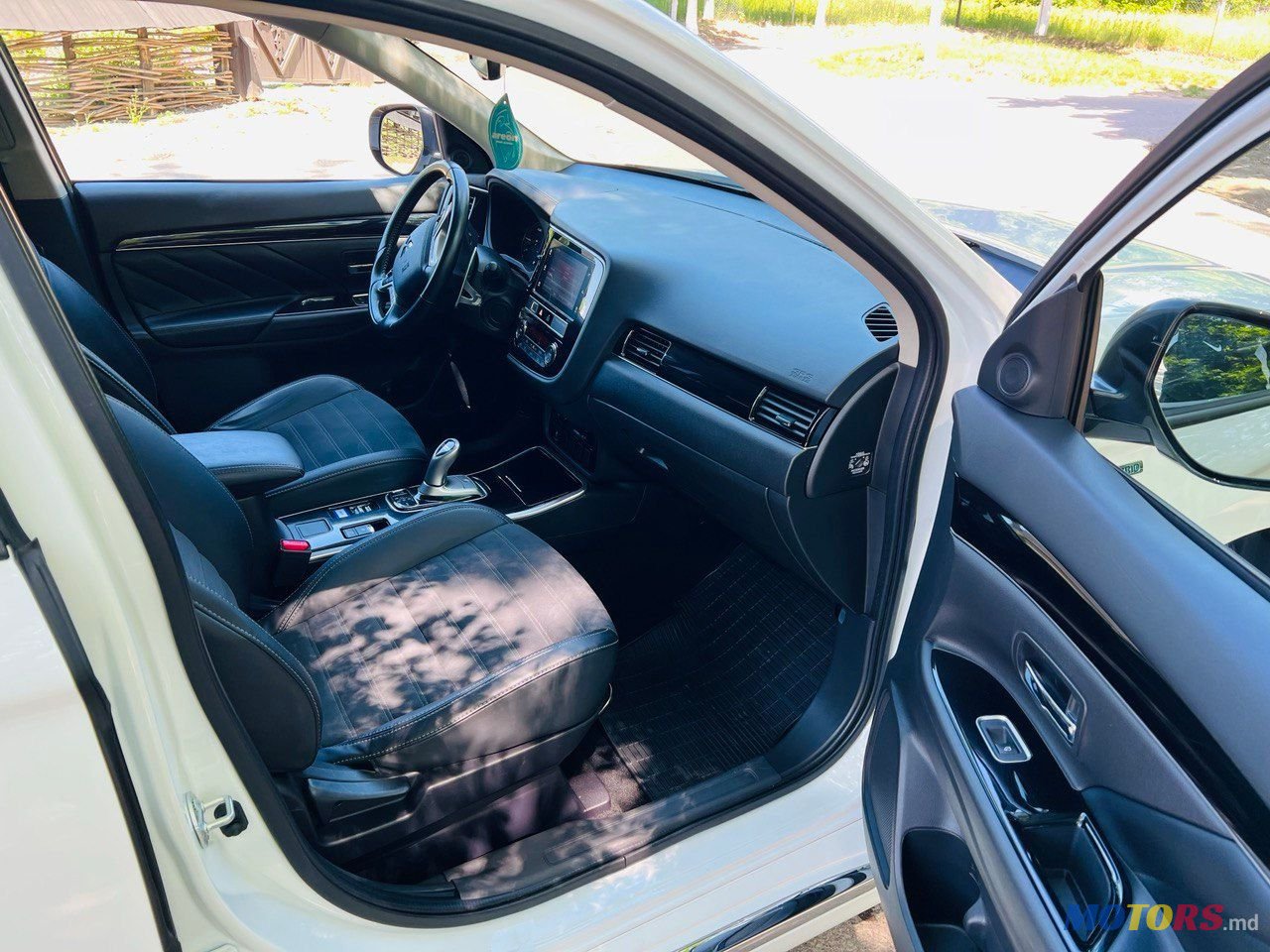 2019' Mitsubishi Outlander photo #6